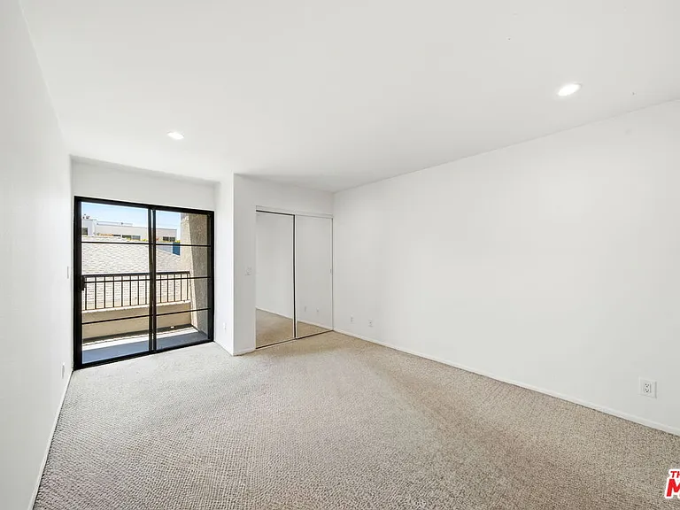 909 N Croft Ave #305 — Photo 16