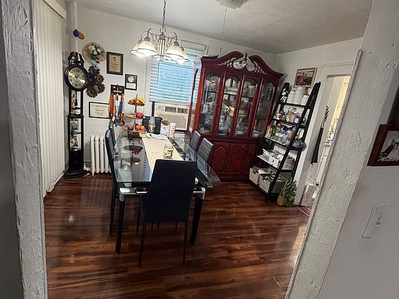2nd image of 2044 Cedar Ave