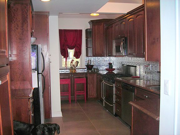 4th image of 72 Dart St