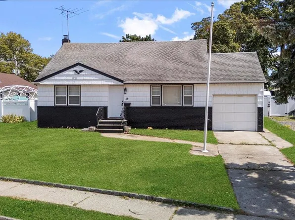 55 S Brookside Avenue, Freeport, NY 11520