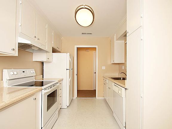 3rd image of 696 Towle Way APT 30