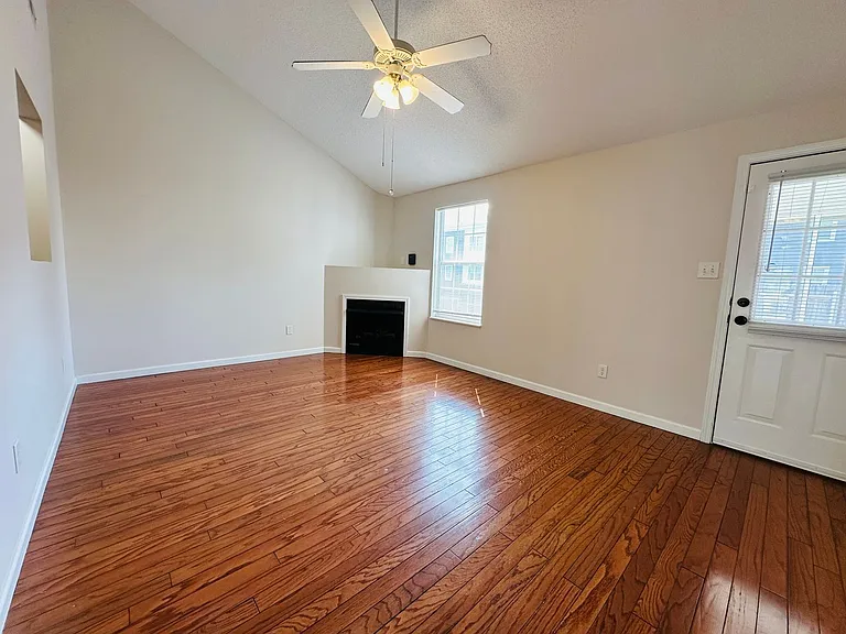 4711 Royal Prince Way — Photo 3