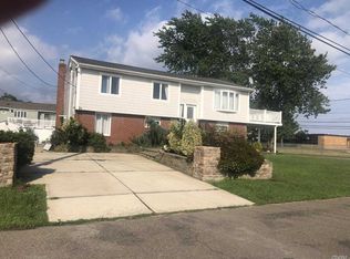 360 Wyona Ave, Lindenhurst, NY 11757