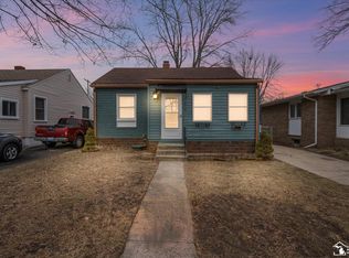 910 Maple Blvd, Monroe, MI 48162