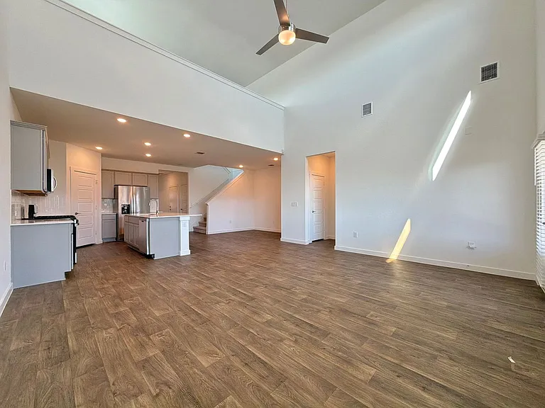 2901 Louris Ln — Photo 5