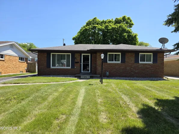 3238 S Eastmoreland Dr, Oregon, OH 43616