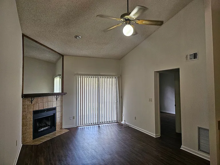 1343 Jefferson Ave #C — Photo 2