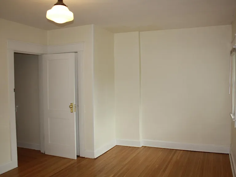 701 S Woodlawn Ave — Photo 8