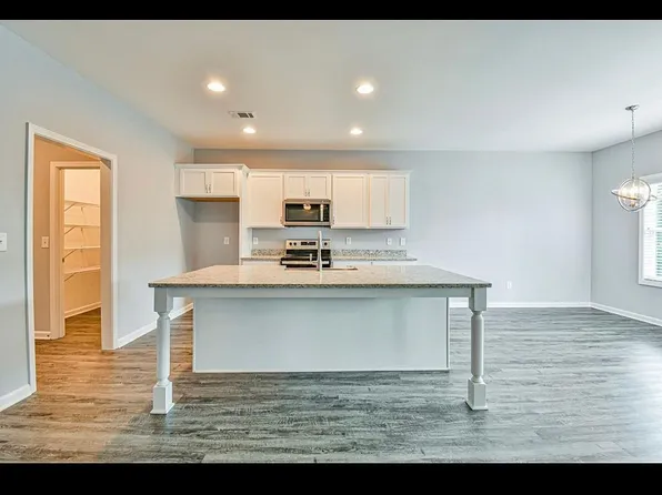 6599 River Station Dr, Lula, GA 30554