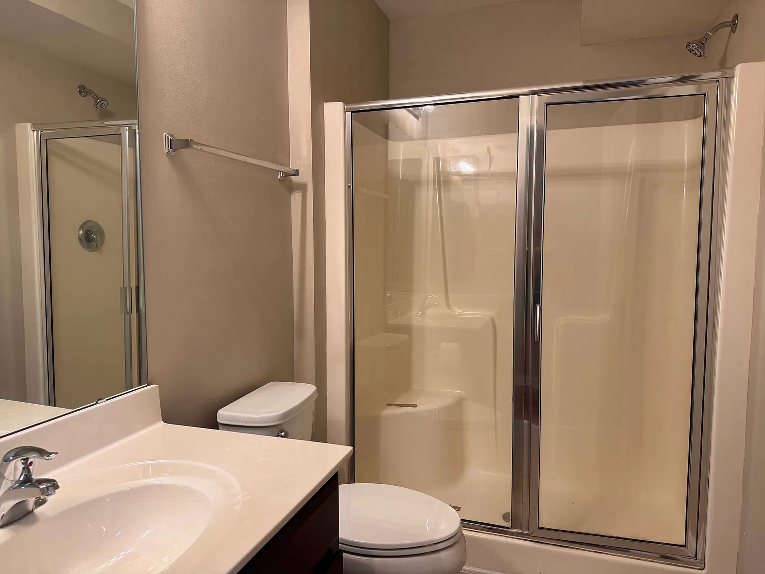3 bed, 3.5 bath, 1968 sqft, $3,600 — Photo 4