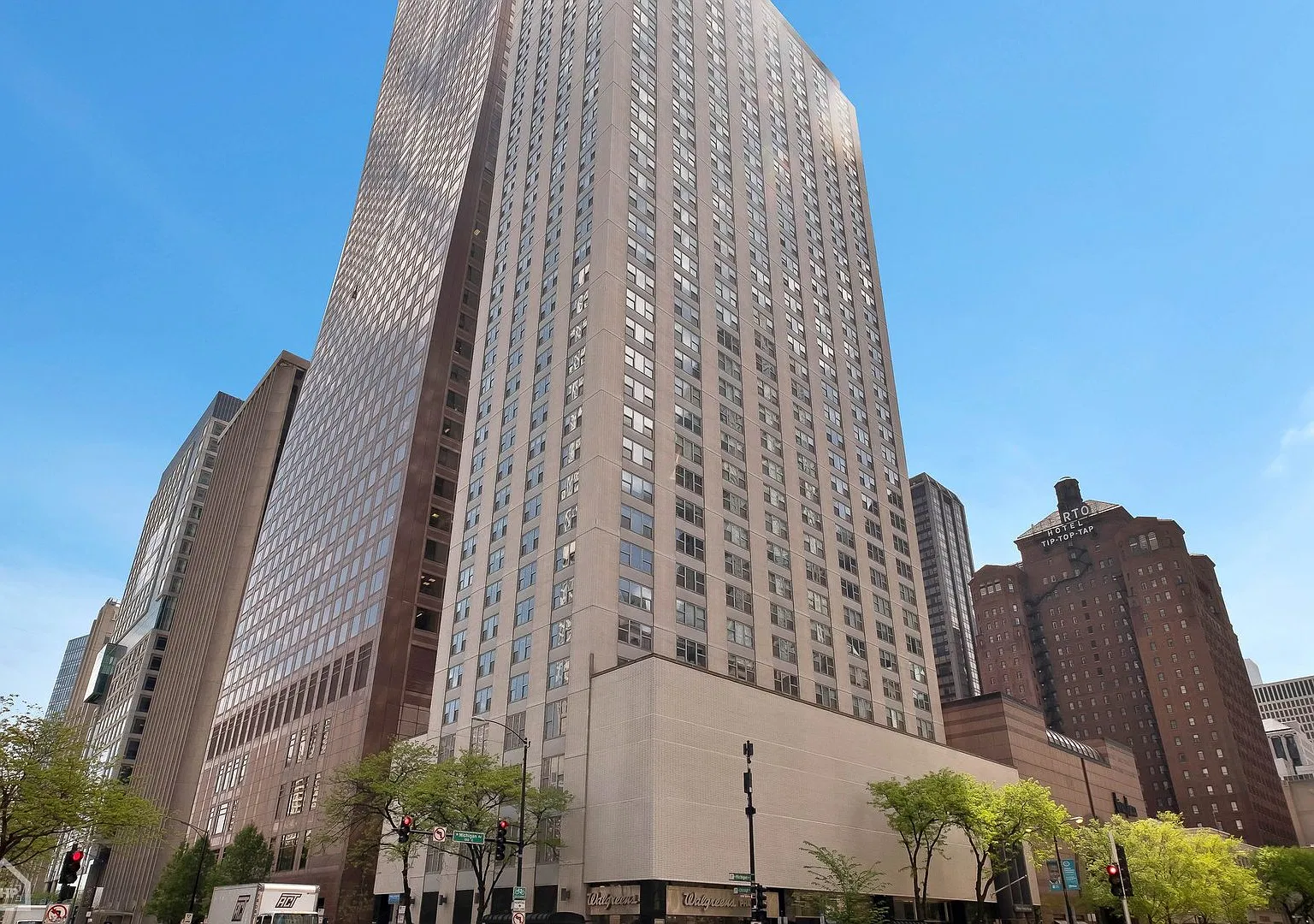 777 N Michigan Ave — Photo 1