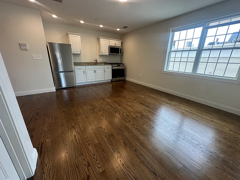 80 Main St #1 — Photo 3