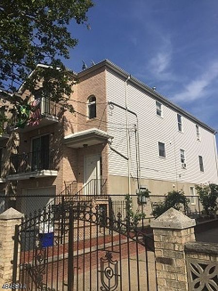2nd image of 23 Ann St