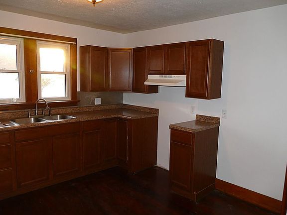 4th image of 333 N West St
