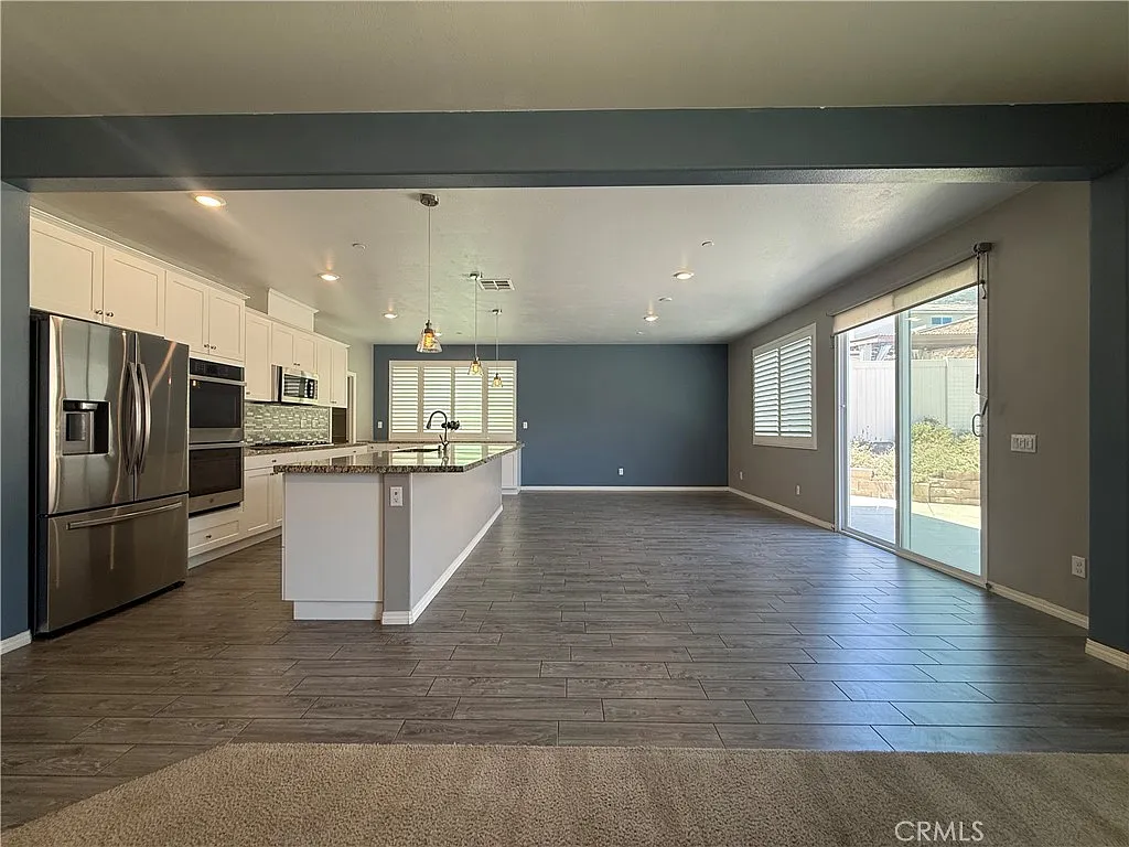 5 bed, 2804 sqft, $4,200 — Photo 3