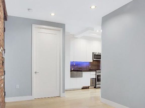 3rd image of 195 Stanton St APT 3E