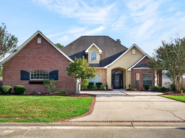 512 Pemberton Pl, Picayune, MS 39466