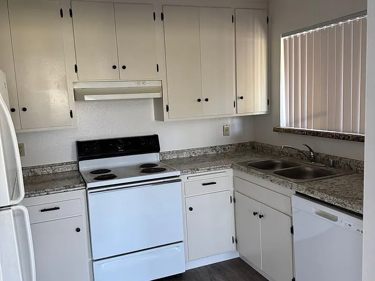 1095 Crinella Ct — Photo 4