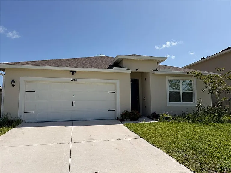 2250 Hidden Palm Dr — Photo 1