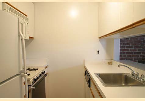 3rd image of 49 W 70th St #2FL