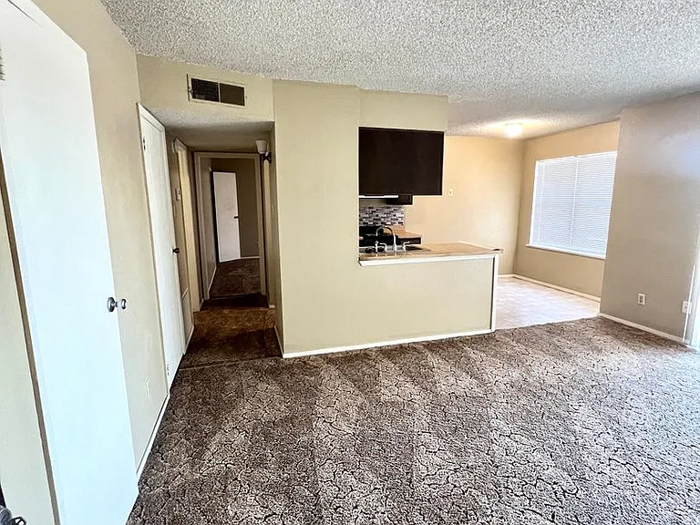 2303 N Grand Ave — Photo 7