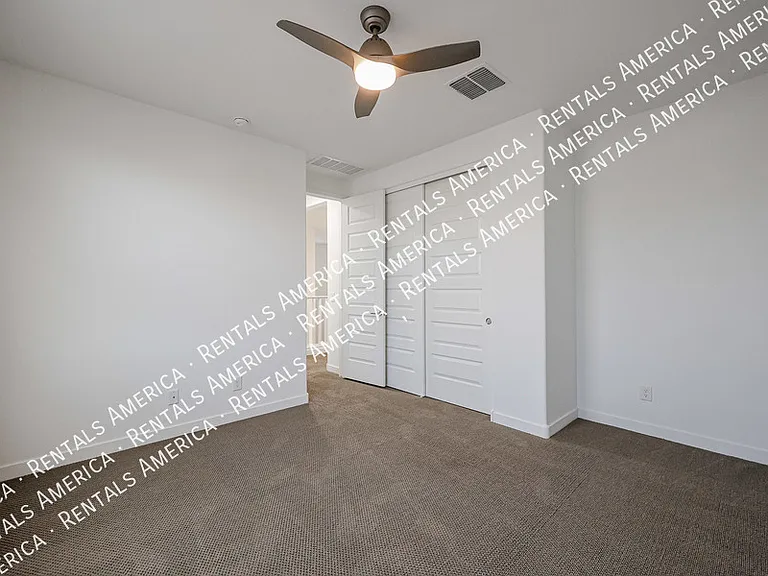 1051 E Armstrong Way — Photo 41