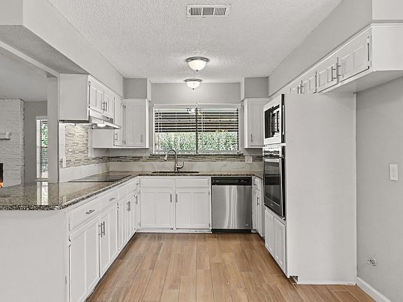 4th image of 826 Glacier Ln