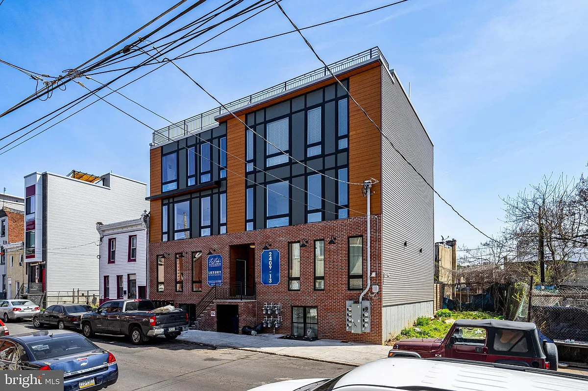 Building Photo - 2409 N Hancock St #4