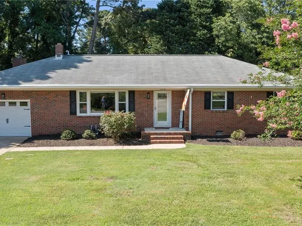 2216 N Lakeside Dr, Virginia Beach, VA 23454