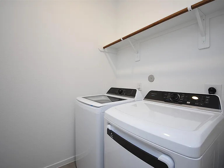6303 Golden Seaton Dr — Photo 33