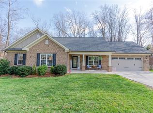 6729 Rollingwood Dr, Clemmons, NC 27012