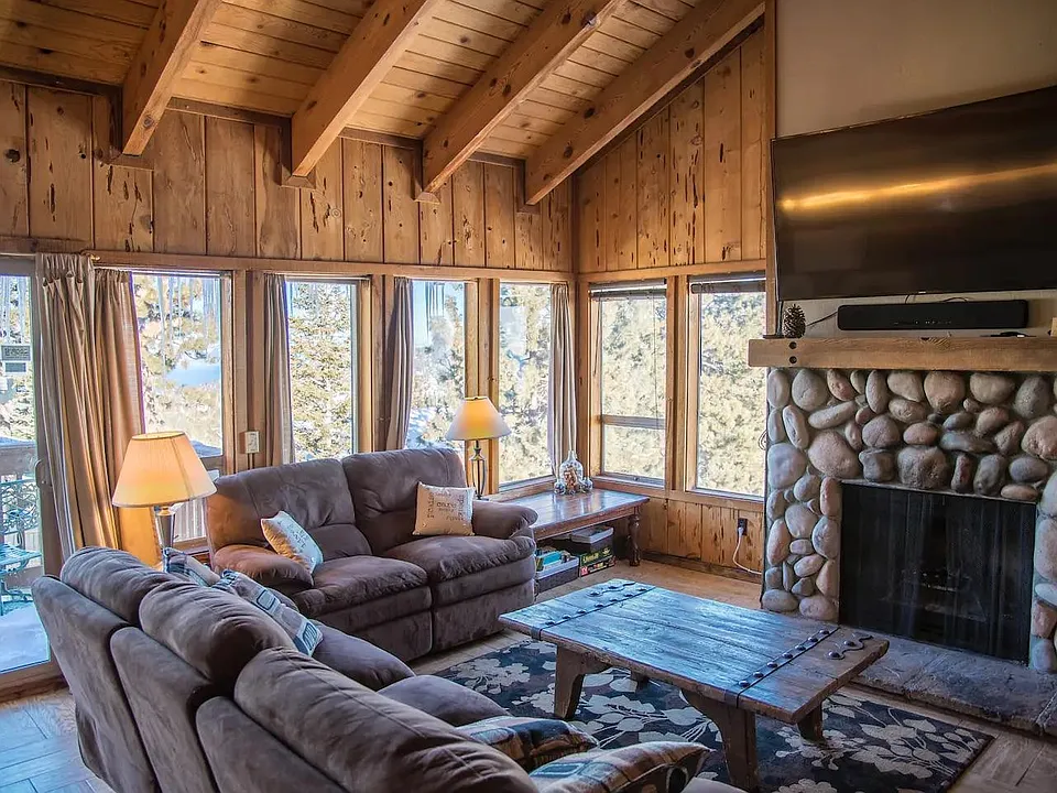 Living room with plenty of daylight