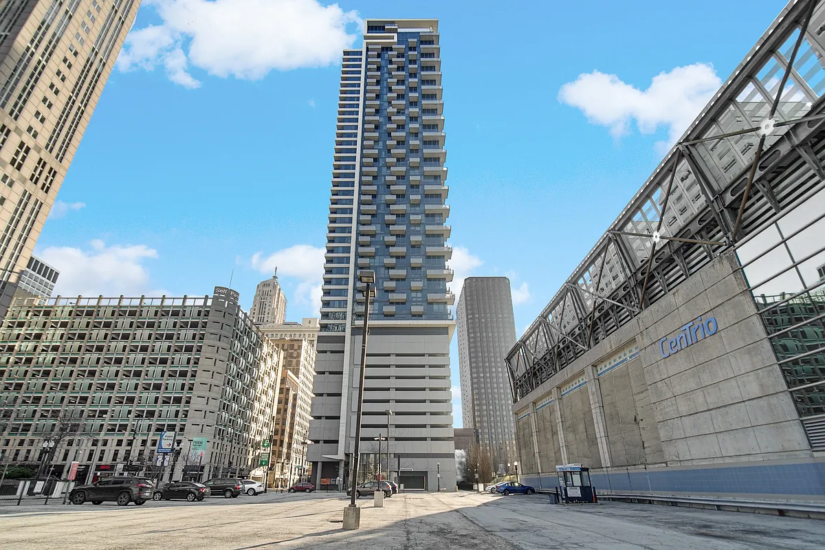 Photo 2 of 28 - 235 W Van Buren St #2307 - Chicago, IL Building Photo - 235 W Van Buren St #2307