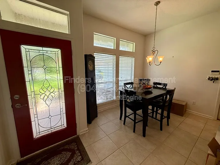 801 Derby Ln — Photo 3