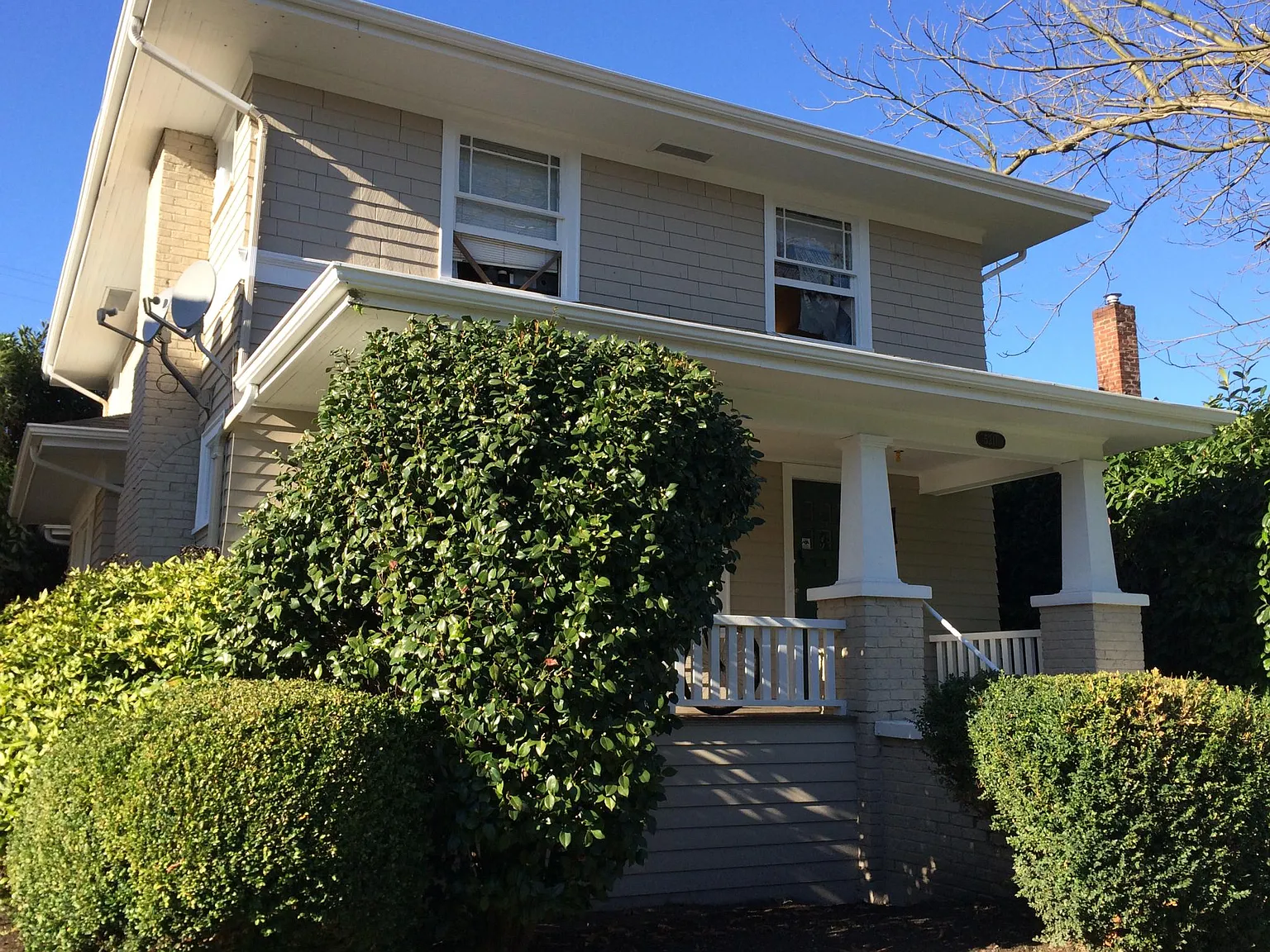 5211 11th Ave NE — Photo 2