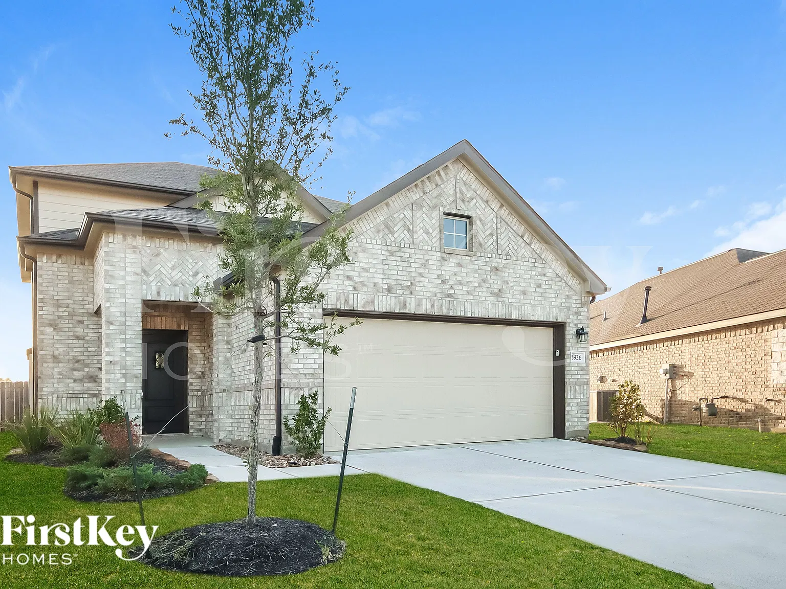 4 bed, 2.5 bath, 2220 sqft, $2,485 — Photo 2