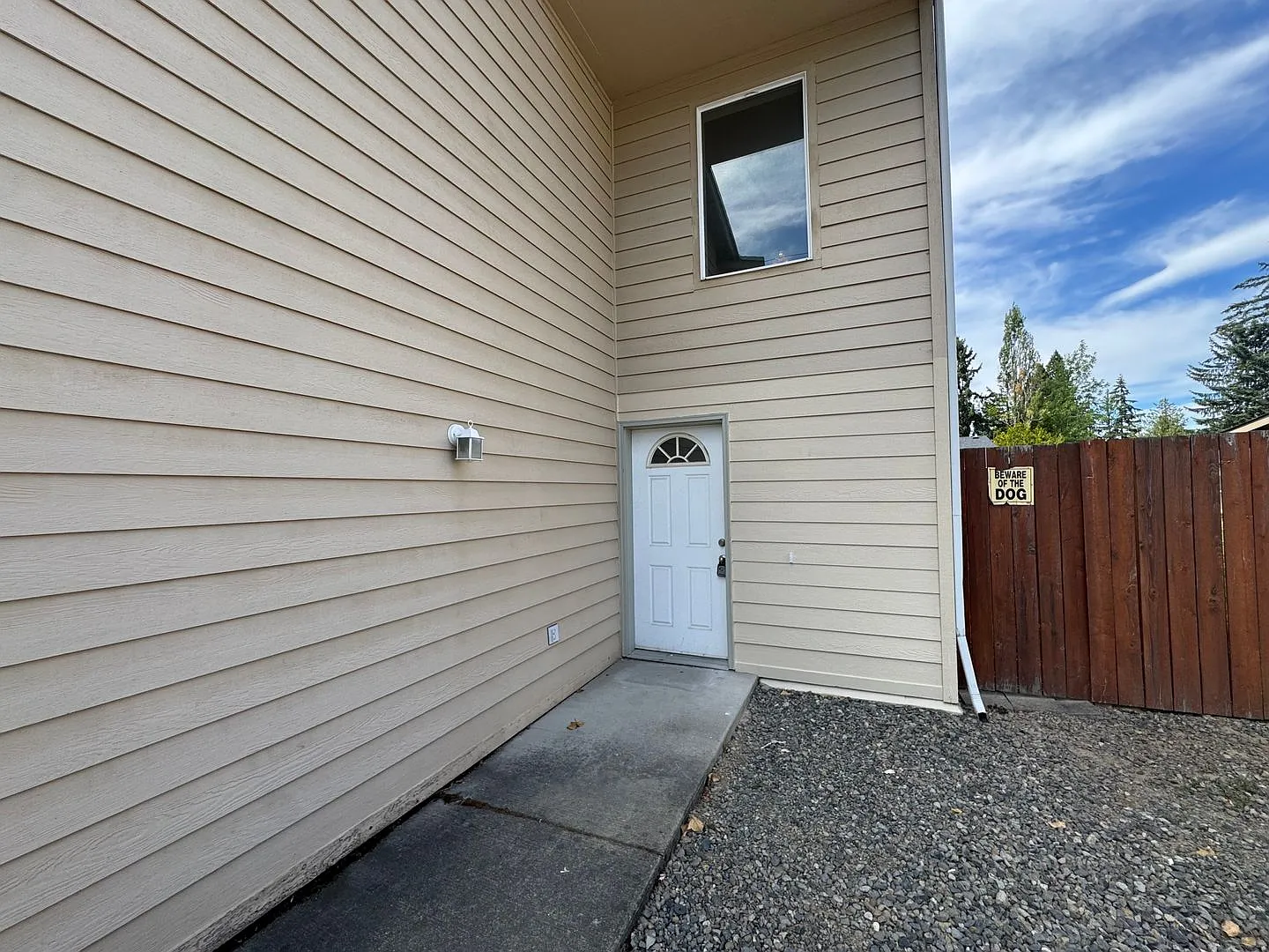 Johnson 943-945 — Photo 2