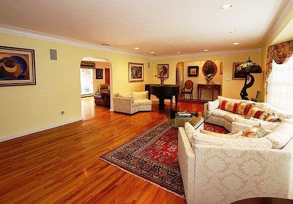 4th image of 10 Edson Ln