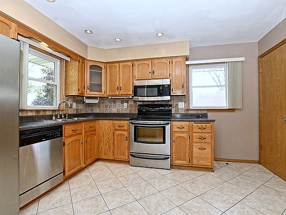 3rd image of 9416 S 80th Ct