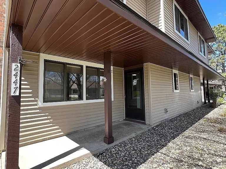 3 bed, 1.5 bath, 1326 sqft, $2,300 — Photo 3