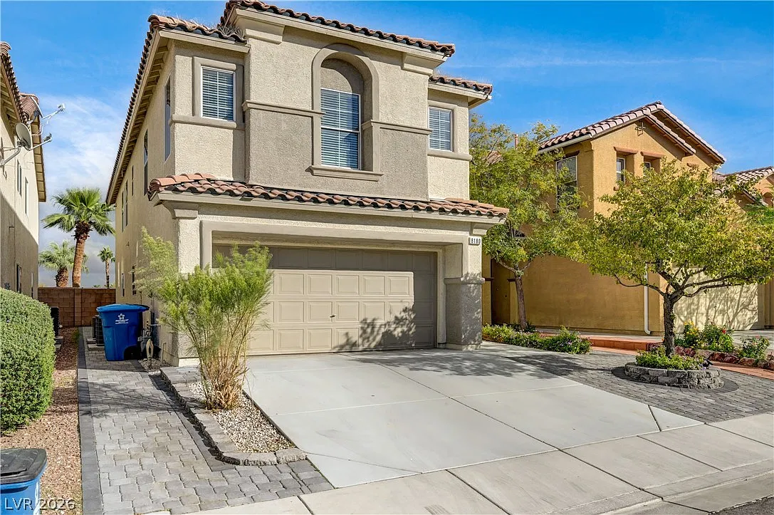 4 bed, 2.5 bath, 2307 sqft, $2,700 — Photo 2