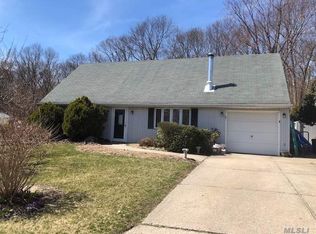 148 Rosemont Ave, Farmingville, NY 11738