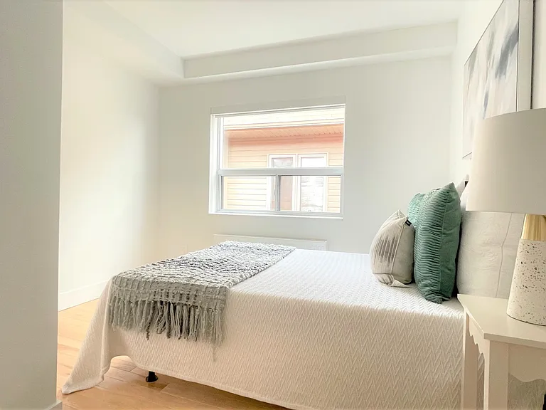 8 Castleton Ave — Photo 12