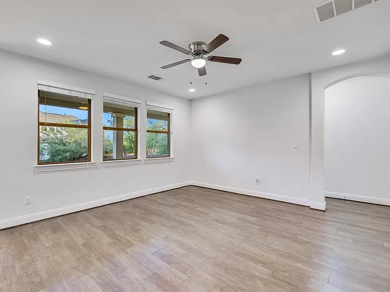 5321 Del Dios Way — Photo 12