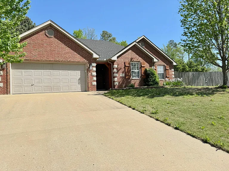 1300 Yorkshire Dr — Photo 1