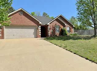 1300 Yorkshire Dr, Centerton, AR 72719