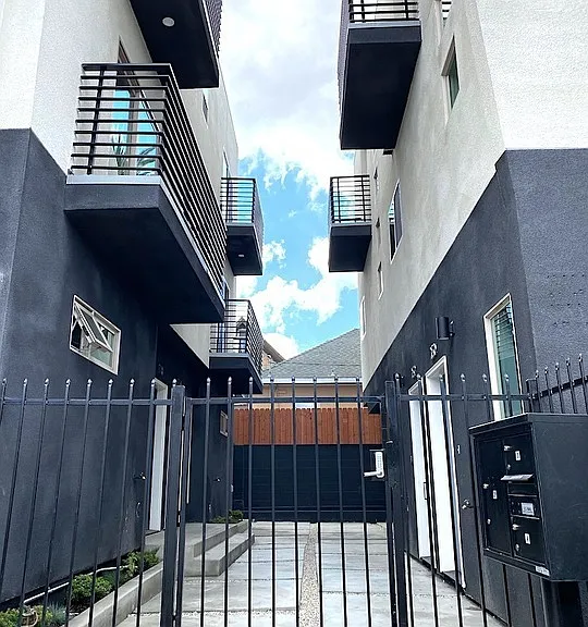 250 S Burlington Ave #250 — Photo 44