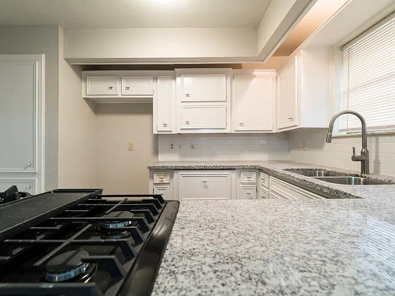 18746 Wood Glen Ln — Photo 24