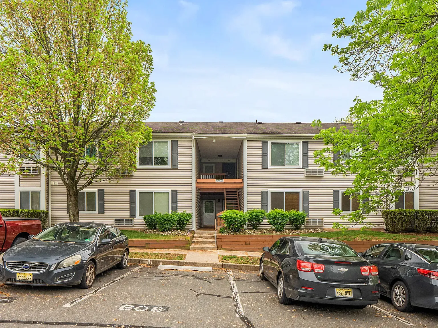 2 bed, 974 sqft, $2,500 — Photo 1