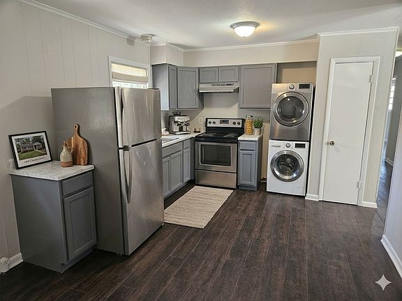 2nd image of 1806 Camelot Dr